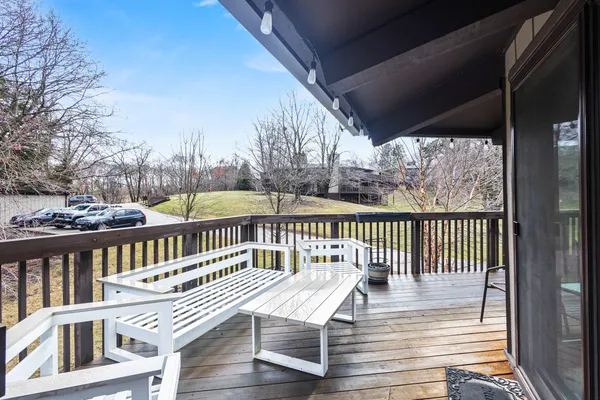 $510,000 | 890 Windsor Drive, Unit 4, Fontana, WI 53125