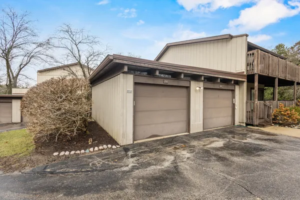 $510,000 | 890 Windsor Drive, Unit 4, Fontana, WI 53125