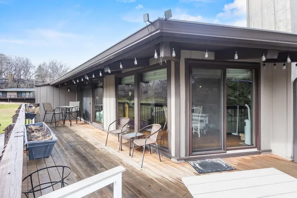 $510,000 | 890 Windsor Drive, Unit 4, Fontana, WI 53125