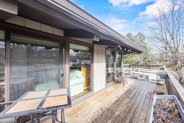 $510,000 | 890 Windsor Drive, Unit 4, Fontana, WI 53125