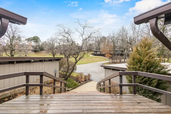 $510,000 | 890 Windsor Drive, Unit 4, Fontana, WI 53125