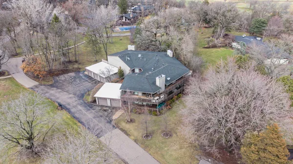 $510,000 | 890 Windsor Drive, Unit 4, Fontana, WI 53125