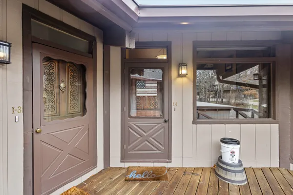 $510,000 | 890 Windsor Drive, Unit 4, Fontana, WI 53125