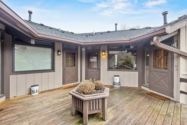 $510,000 | 890 Windsor Drive, Unit 4, Fontana, WI 53125