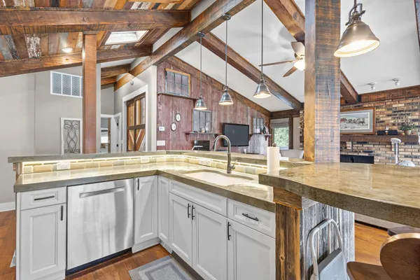 $510,000 | 890 Windsor Drive, Unit 4, Fontana, WI 53125