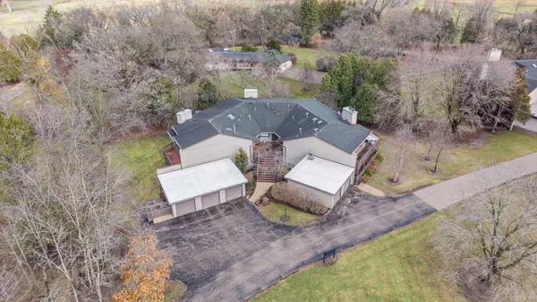 $510,000 | 890 Windsor Drive, Unit 4, Fontana, WI 53125