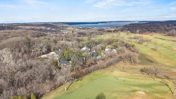 $510,000 | 890 Windsor Drive, Unit 4, Fontana, WI 53125