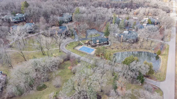 $510,000 | 890 Windsor Drive, Unit 4, Fontana, WI 53125