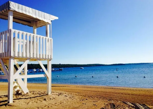 $510,000 | 890 Windsor Drive, Unit 4, Fontana, WI 53125