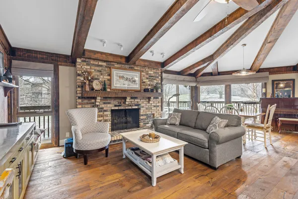 $510,000 | 890 Windsor Drive, Unit 4, Fontana, WI 53125