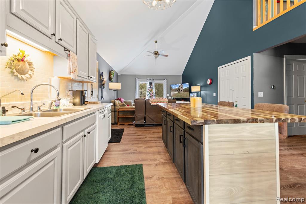 8095 Torrey Road Grand Blanc, MI 48439 - Photo 3 of 25 Gallery Image 3