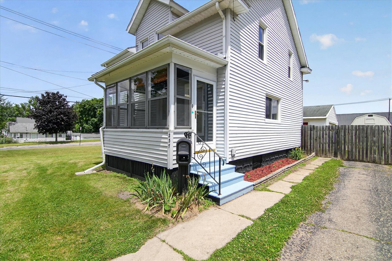 237 North Forbes Street Jackson, MI 49202 - Photo 8 of 48