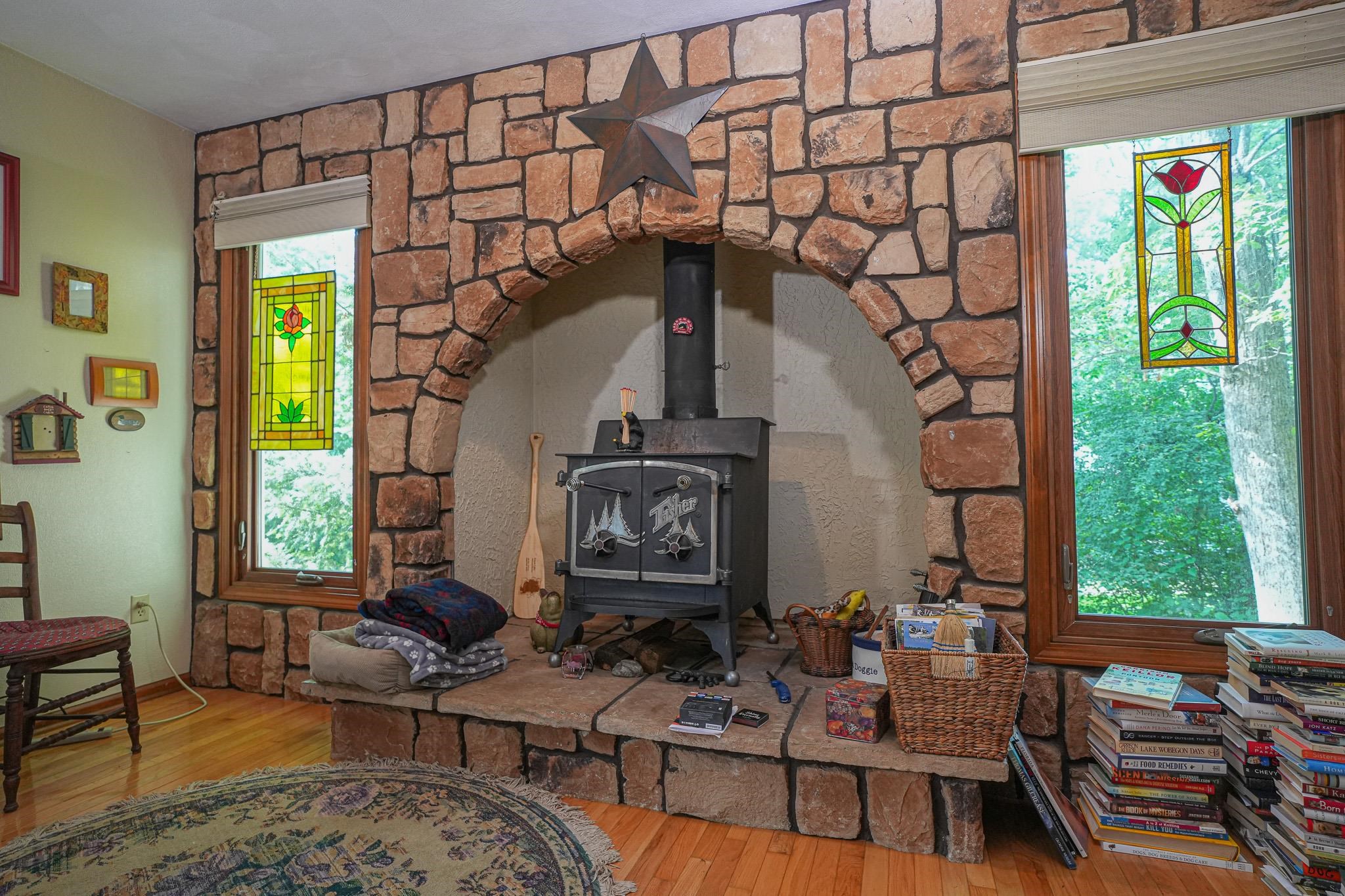 10340 William Trail Roscoe, IL 61073 - Photo 17 of 27 a living room with furniture and a window