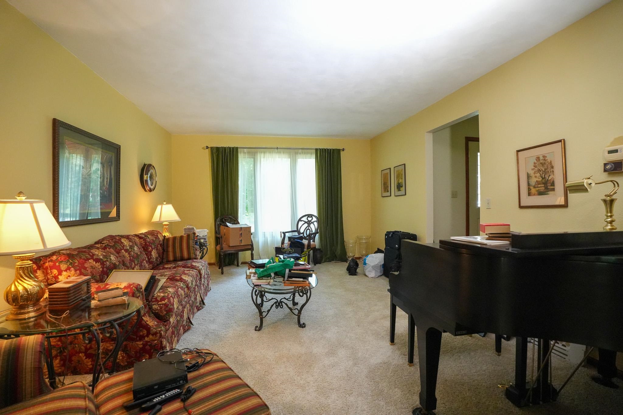 10340 William Trail Roscoe, IL 61073 - Photo 9 of 27 a living room with furniture and a lamp