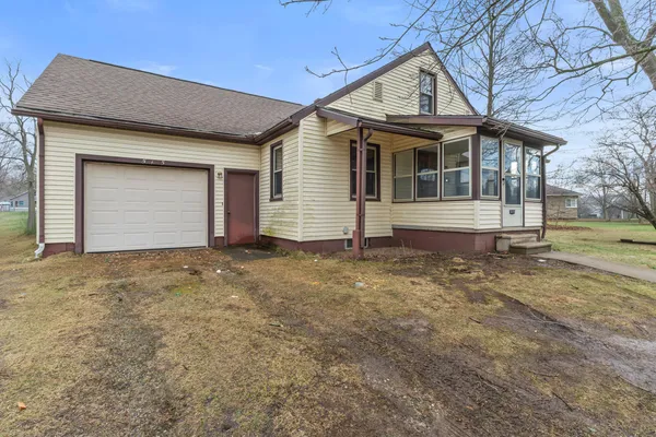$164,500 | 515 Maumee Street, Jonesville, MI 49250