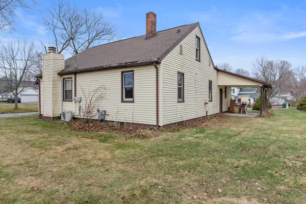 $164,500 | 515 Maumee Street, Jonesville, MI 49250