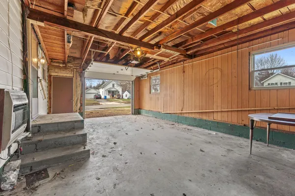 $164,500 | 515 Maumee Street, Jonesville, MI 49250