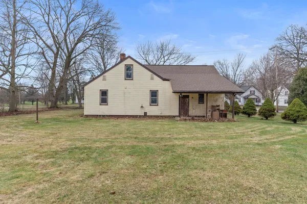 $164,500 | 515 Maumee Street, Jonesville, MI 49250