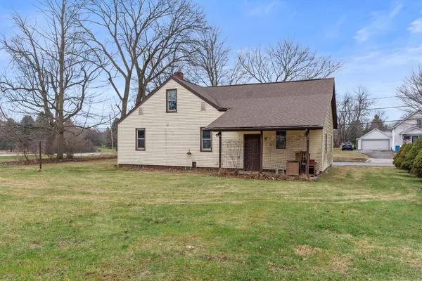 $164,500 | 515 Maumee Street, Jonesville, MI 49250