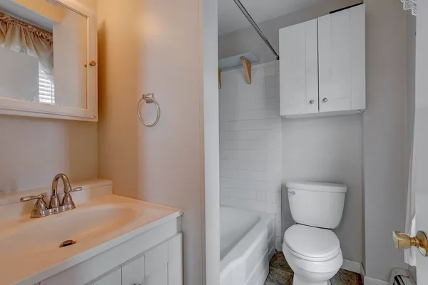 $2,000 | 122 Lowell Street, Unit 3, Peabody, MA 01960