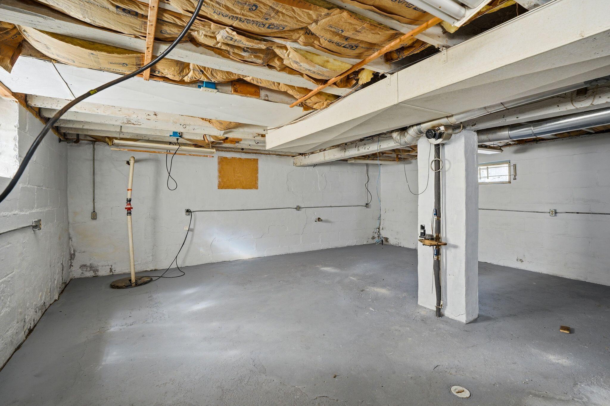 2118 South 68th Street West Allis, WI 53219 - Photo 25 of 27 2118 South 68th Street, West Allis - HDR