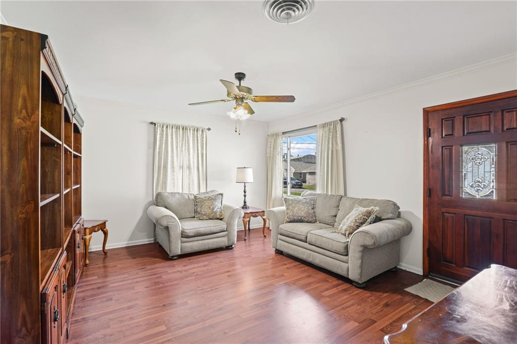 9 Maple Lane Gretna, LA 70053 - Photo 5 of 25