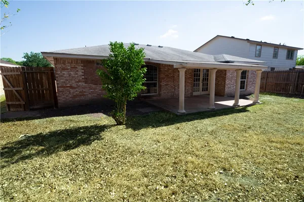 $1,550 | 3721 North Creek Circle, Corpus Christi, TX 78410