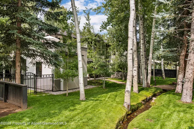 a view of a house with a backyard
