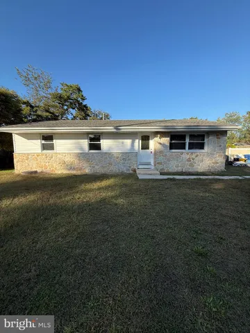 a view of house with yard