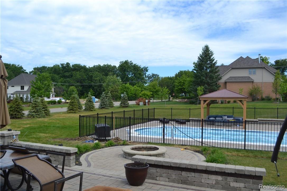 110 Fieldway Court Rochester, MI 48306 - Photo 13 of 46 firepit.JPG