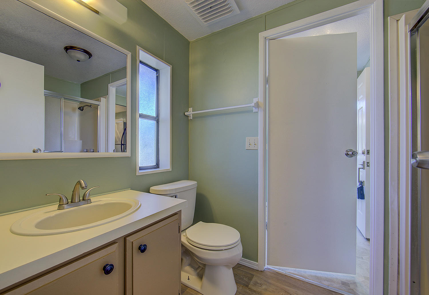 849 Carol Rae Medford, OR 97501 - Photo 20 of 32 Bathroom 2.1