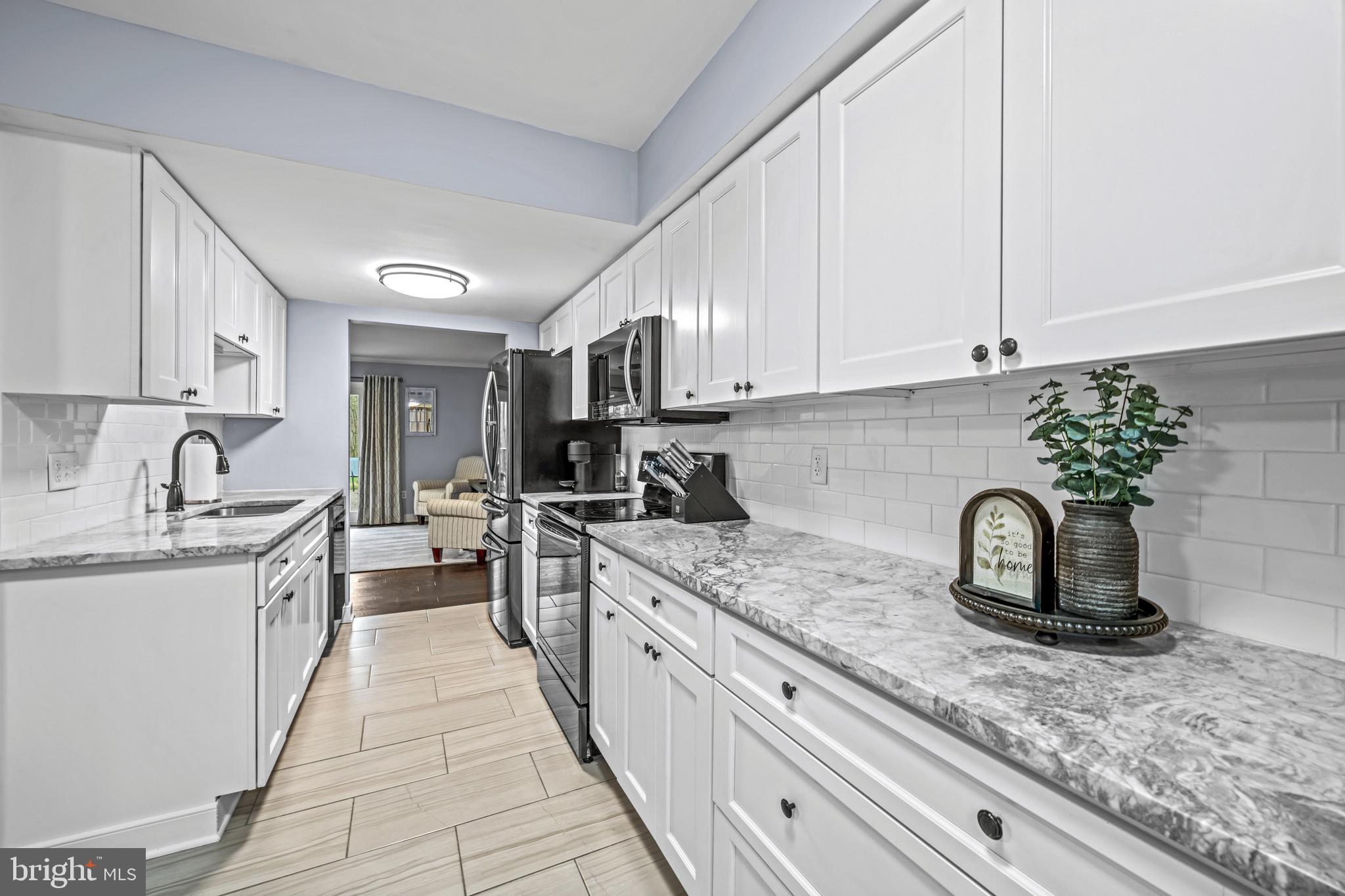129 McKinsey Road Severna Park, MD 21146 - Photo 17 of 38 a kitchen with granite countertop a sink stove and cabinets