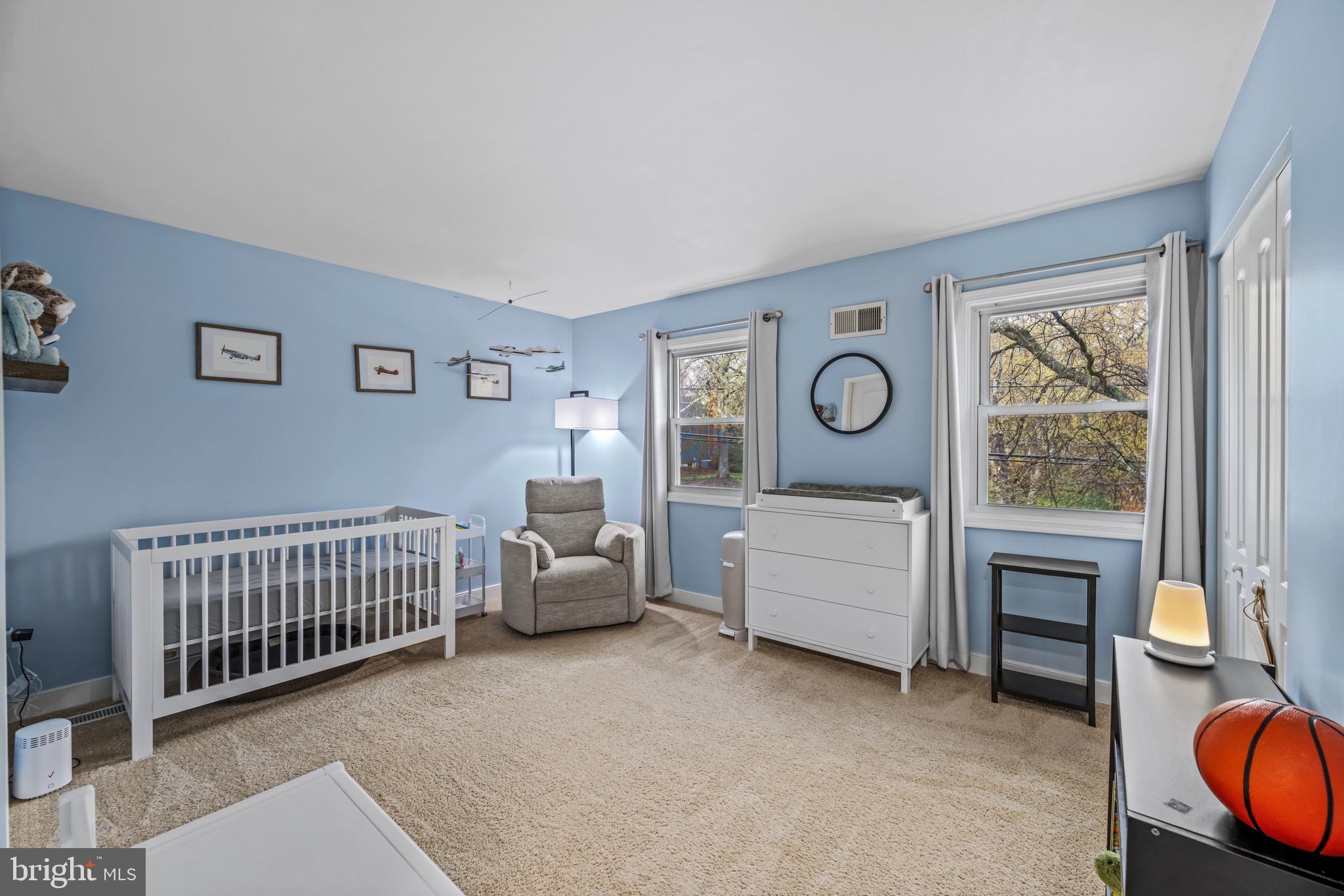 129 McKinsey Road Severna Park, MD 21146 - Photo 28 of 38 a room with furniture and a window