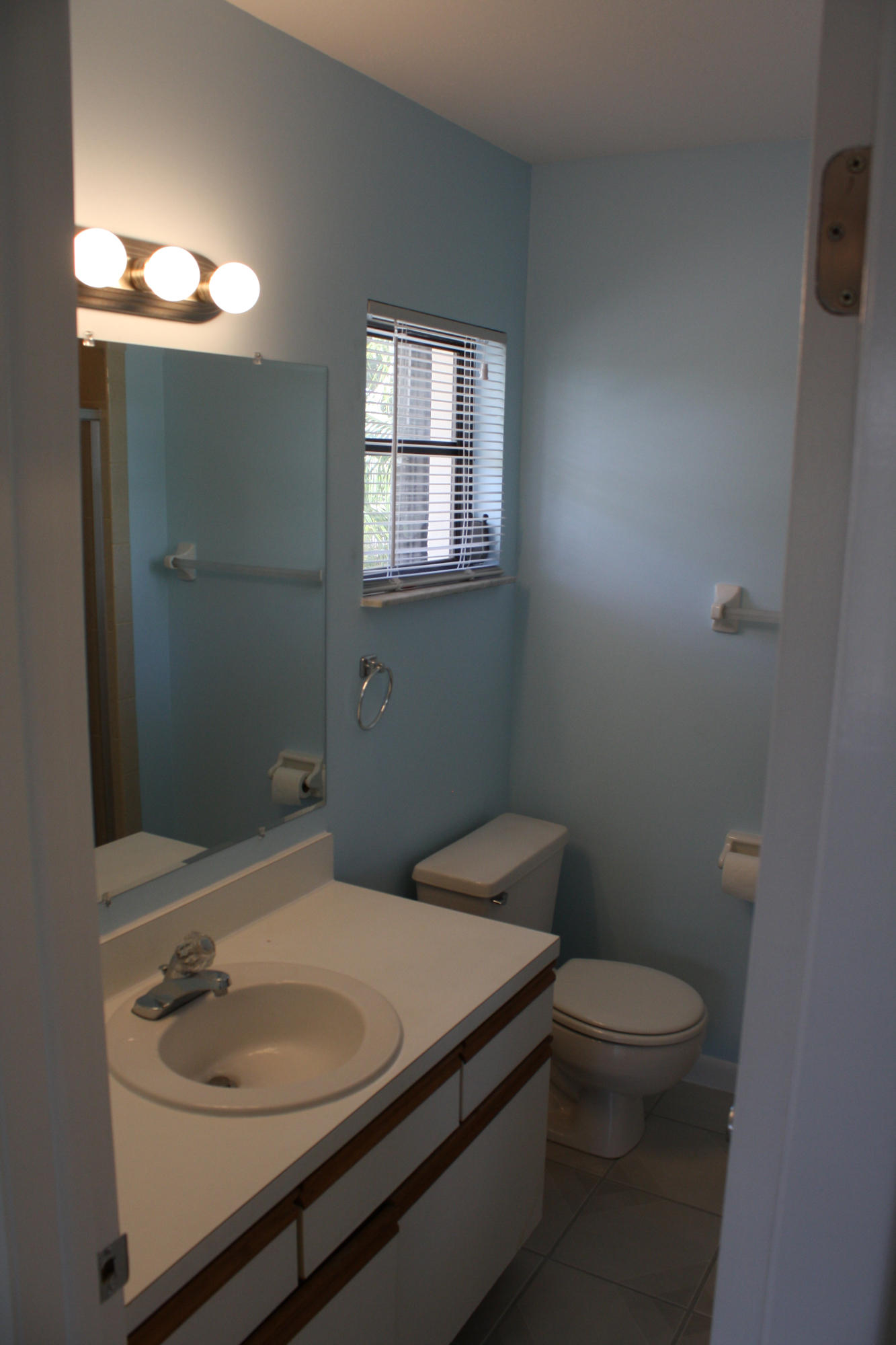 29437 Ranger Avenue Big Pine Key, FL 33043 - Photo 21 of 33 Master bathroom