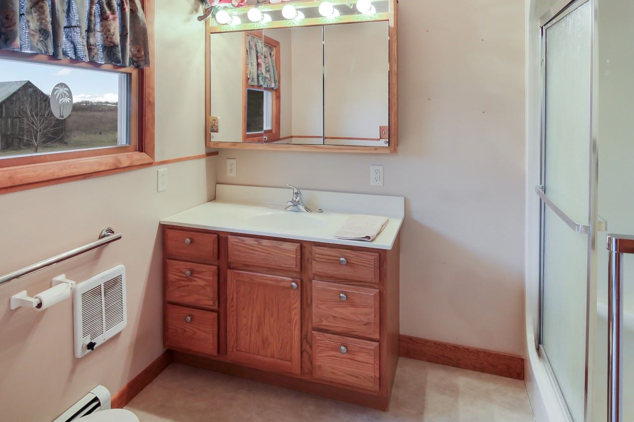 10289 East Fort Road Suttons Bay, MI 49682 - Photo 13 of 33 1882202-12.JPG