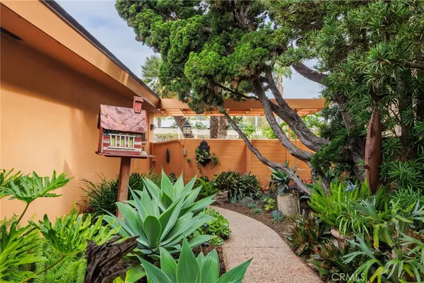 $11,500 | 52 Balboa Coves, Newport Beach, CA 92663