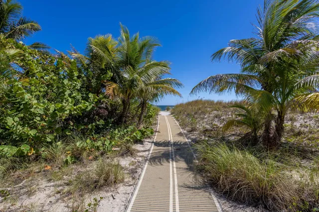 $2,400,000 | 2000 South Ocean Boulevard, Unit 3J, Boca Raton, FL 33432