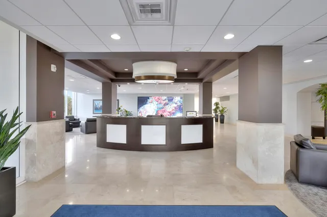 $2,400,000 | 2000 South Ocean Boulevard, Unit 3J, Boca Raton, FL 33432