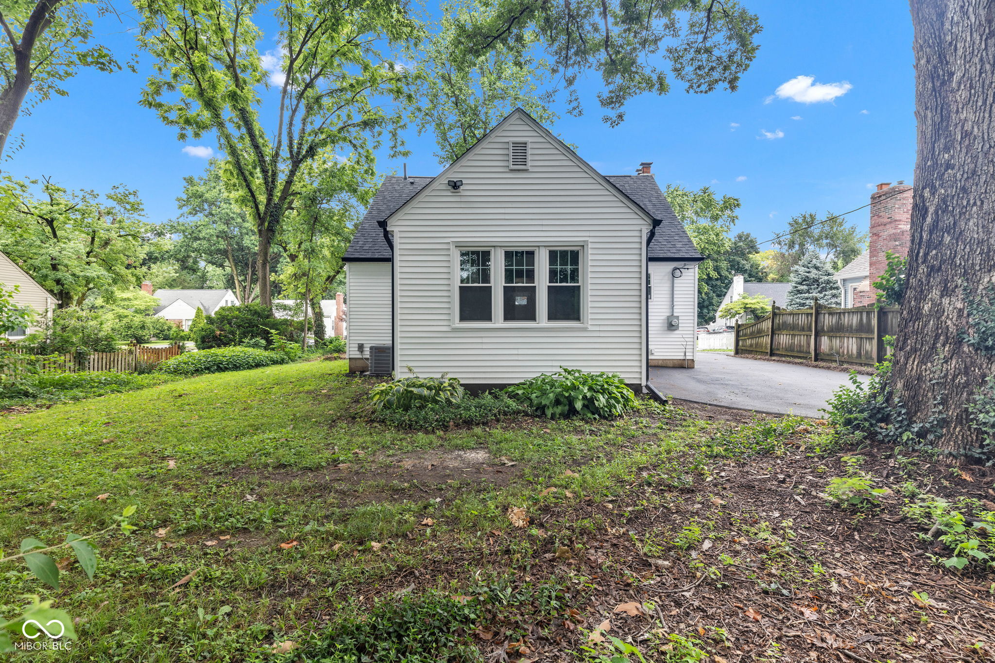 2631 Mcleay Drive Indianapolis, IN 46220 - Photo 34 of 37