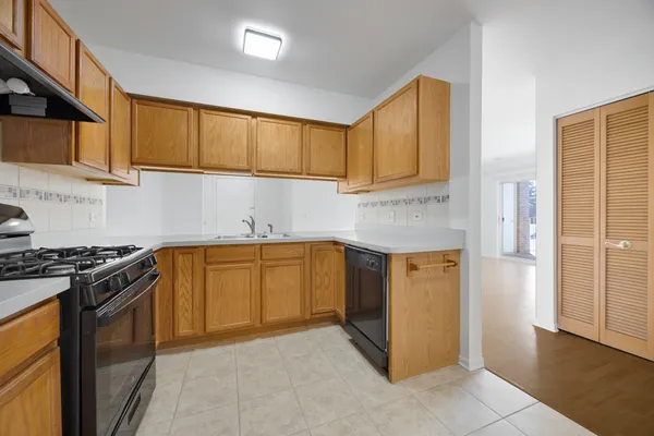 $1,995 | 881 North Swift Road, Unit 203, Addison, IL 60101