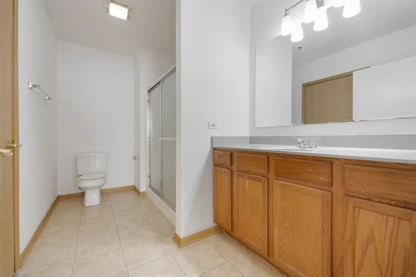 $1,995 | 881 North Swift Road, Unit 203, Addison, IL 60101