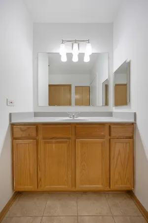 $1,995 | 881 North Swift Road, Unit 203, Addison, IL 60101