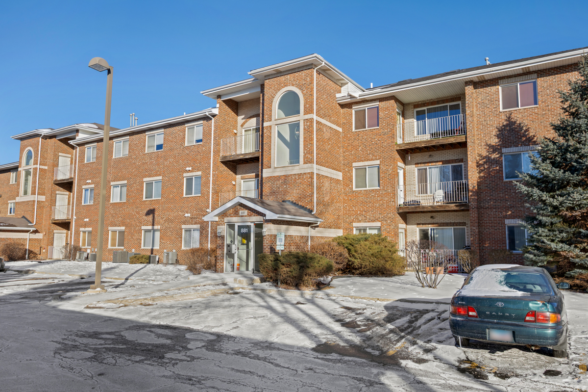 881 North Swift Road, Unit 203 Addison, IL 60101 - Photo 2 of 25