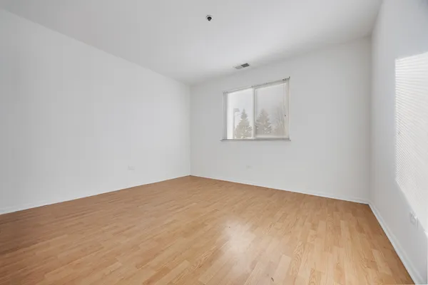 $1,995 | 881 North Swift Road, Unit 203, Addison, IL 60101