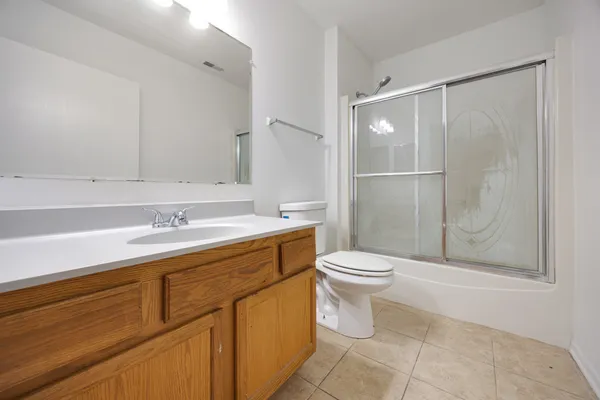 $1,995 | 881 North Swift Road, Unit 203, Addison, IL 60101