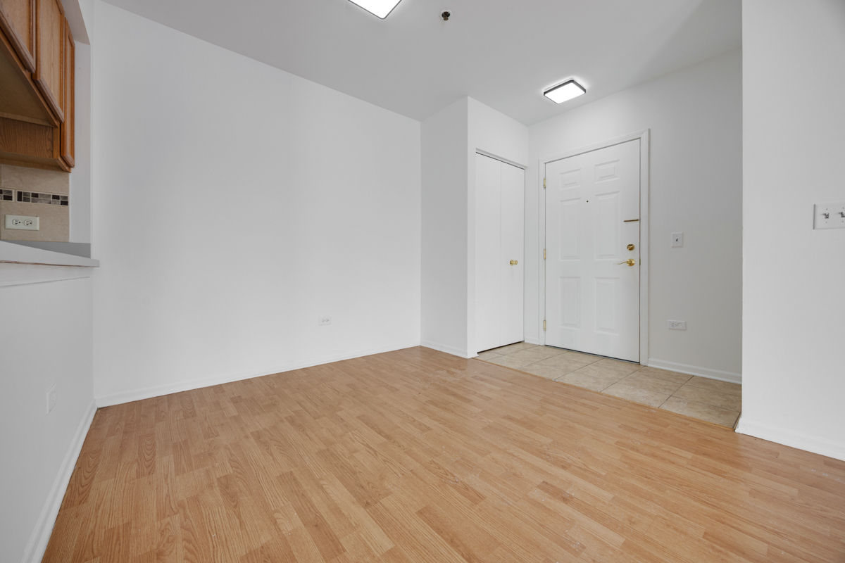 881 North Swift Road, Unit 203 Addison, IL 60101 - Photo 5 of 25