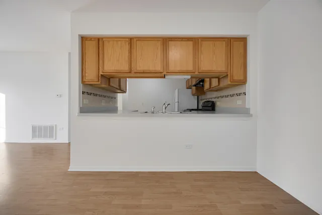 $1,995 | 881 North Swift Road, Unit 203, Addison, IL 60101