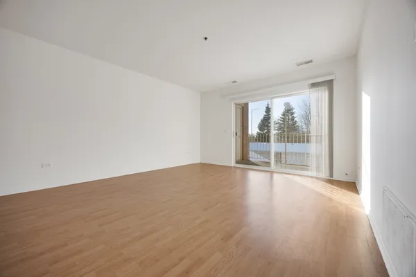 $1,995 | 881 North Swift Road, Unit 203, Addison, IL 60101