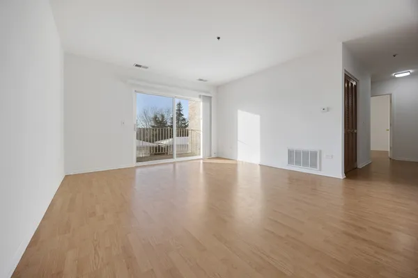 $1,995 | 881 North Swift Road, Unit 203, Addison, IL 60101