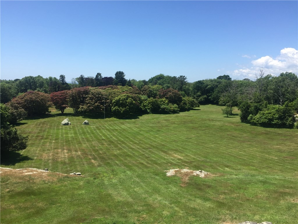 60 Beacon Hill Road Newport, RI 02840 - Photo 23 of 30 Wonderfully private open space